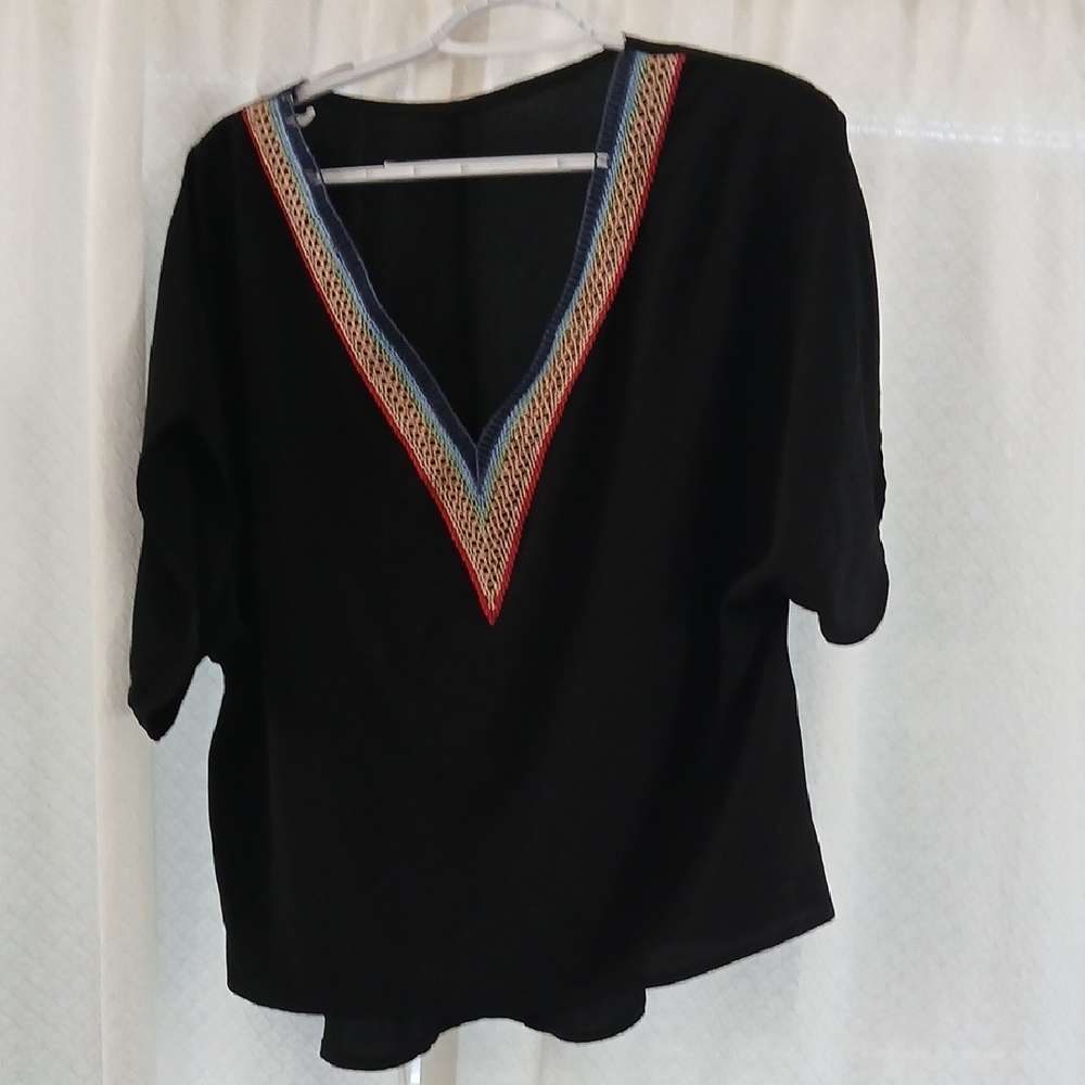 SHEIN Black Hi-lo V-Neck Top with Multicolor Embroidered Trim